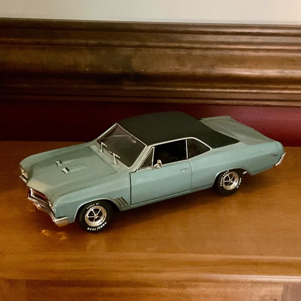 RARE 1967 Buick GS 400, “Riveria Turquoise” model car & display case